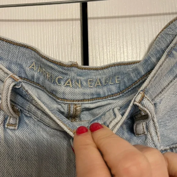 American Eagle Mom Jean Size 8 - Picture 3 of 5